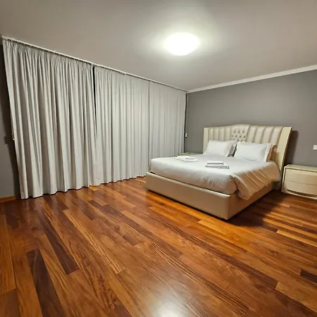 Tyler House * 푼샬